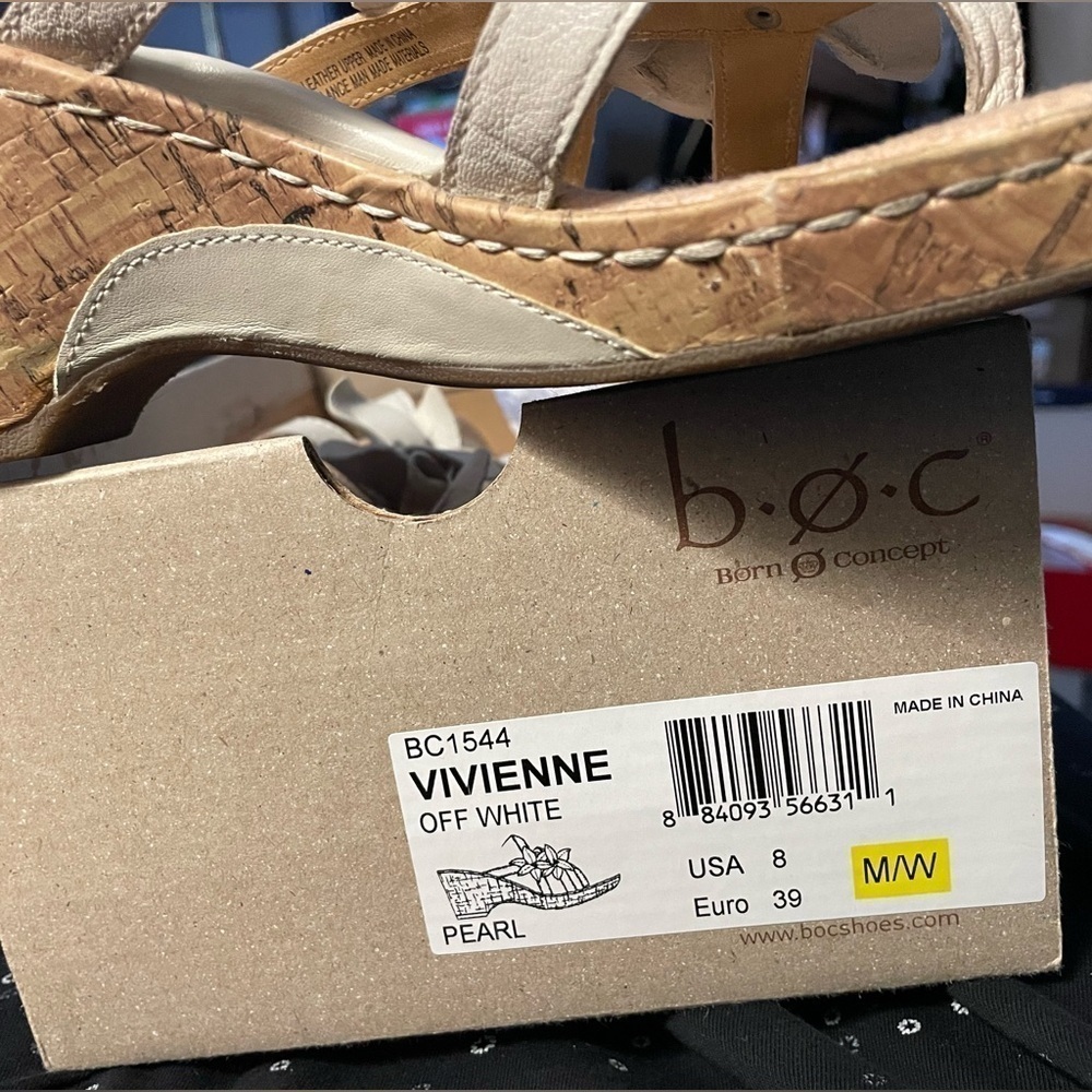 Wedge Sandal~B.O.C
Vivienne Off White Pearl Cork Wedge Great Preloved Size 8 - Picture 2 of 5